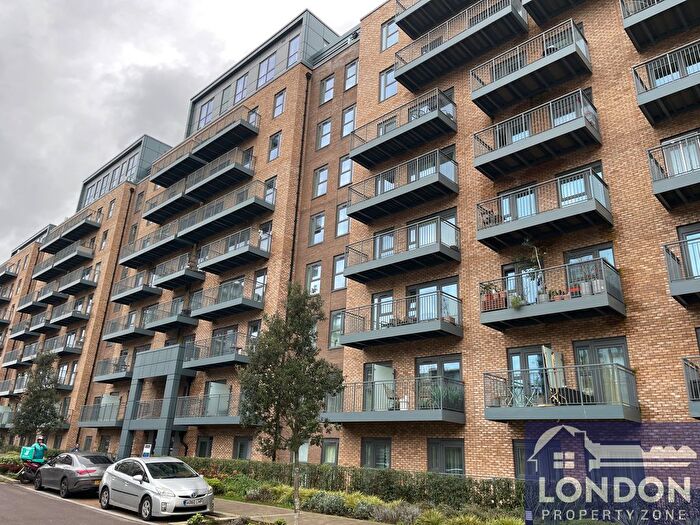 3 Bedroom Flat To Rent In Beaufort Square, Colindale, London, NW9
