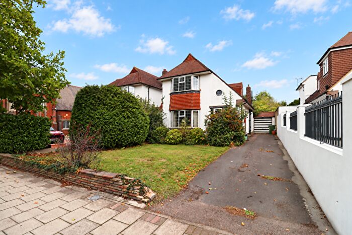 3 Bedroom Detached House For Sale In Bromley Common, Bromley, BR2