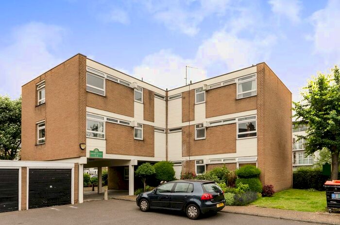 3 Bedroom Flat To Rent In Lacy Road, West Putney, London, SW15