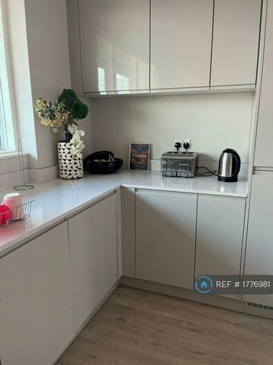 2 Bedroom Flat To Rent In Nugent House, London, E3