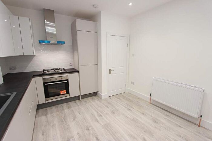 2 Bedroom Flat To Rent In Langham Road, London, N15