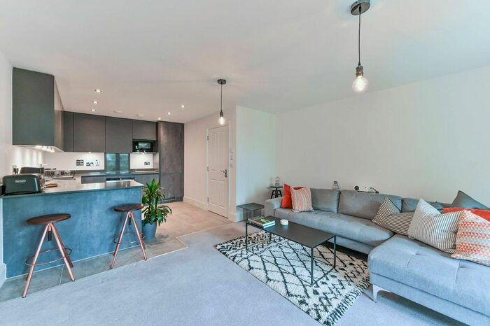 2 Bedroom Flat To Rent In Montague Road, Central Croydon, Croydon, CR0