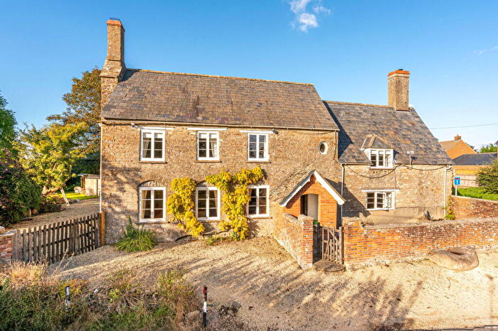 5 Bedroom Detached House For Sale In South Pavenhill Farm, Purton, SN5