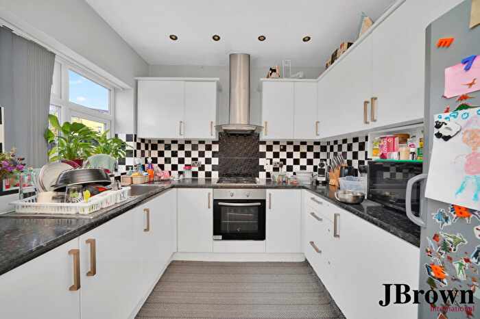 4 Bedroom End Of Terrace House For Sale In Wainfleet Avenue, Romford, Essex, RM5