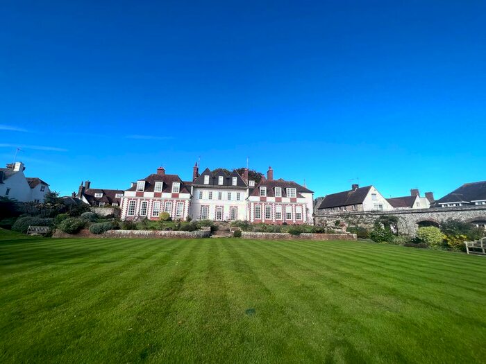 2 Bedroom Flat To Rent In Church Street, Willingdon, Eastbourne, BN20