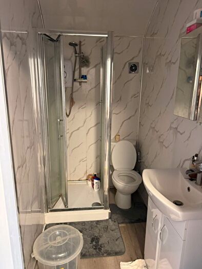 1 Bedroom Flat To Rent In Chaucer Avenue, Hounslow, TW4