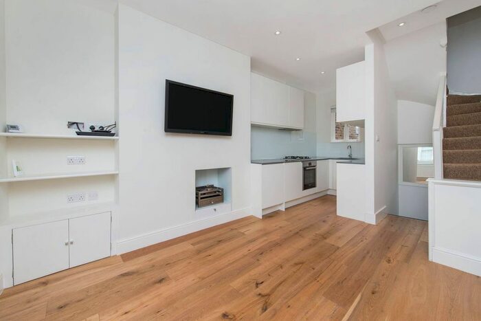 1 Bedroom Flat To Rent In Blenheim Crescent, Portobello, London, W11