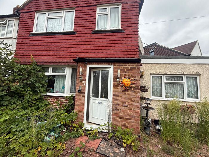 3 Bedroom End Of Terrace House For Sale In Pembury Avenue, Worcester Park, KT4
