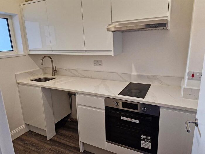 Studio To Rent In Rock Street, London, N4
