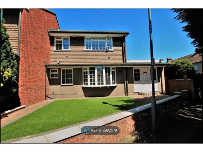 4 Bedroom End Terrace House To Rent In Crombie Close, Gants Hill, London, IG4