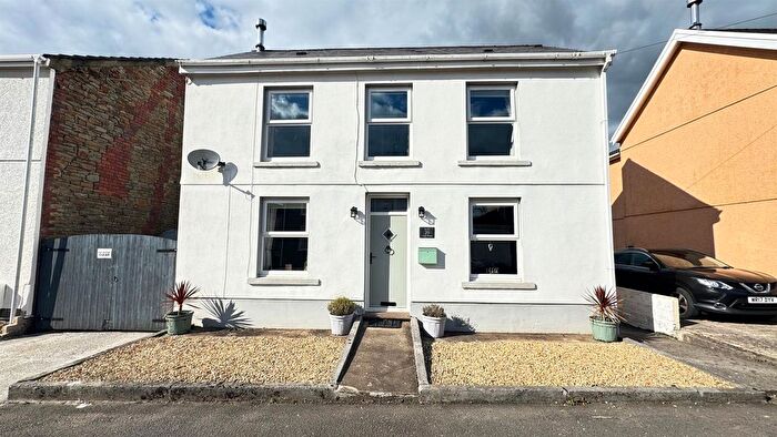 3 Bedroom Detached House For Sale In Gron Road, Gwaun Cae Gurwen, Ammanford, SA18