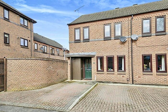 3 Bedroom Town House For Sale In Etruria Gardens, Derby, DE1