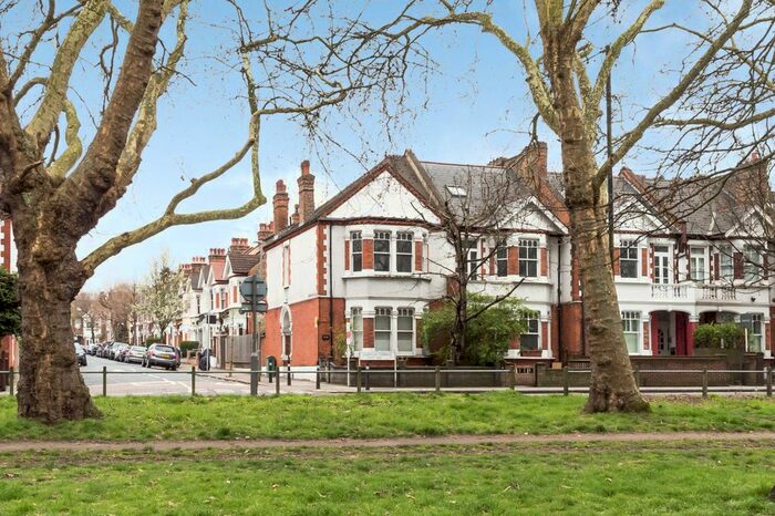 3 Bedroom Flat To Rent In Clapham Common West Side, Clapham, London, SW4