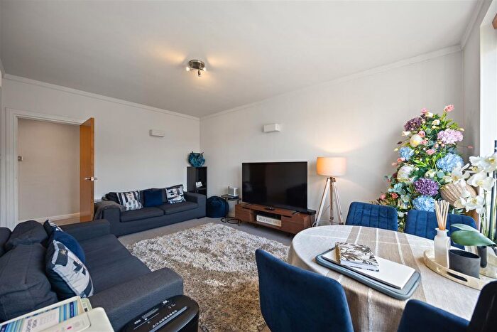 2 Bedroom Flat For Sale In Finchley Road, London, NW3