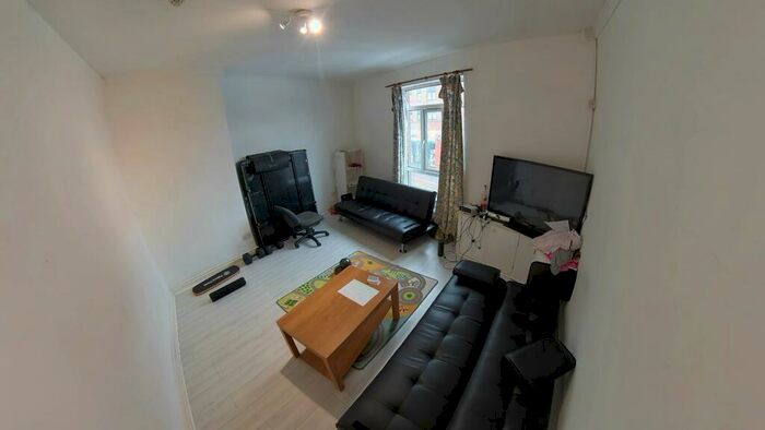 5 Bedroom Apartment To Rent In Wilmslow Road, Manchester, M14