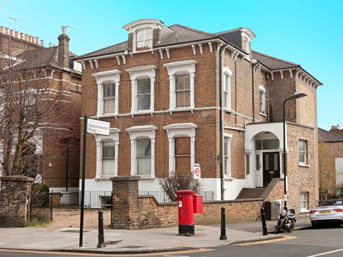 1 Bedroom Flat For Sale In Cazenove Road, London, N16