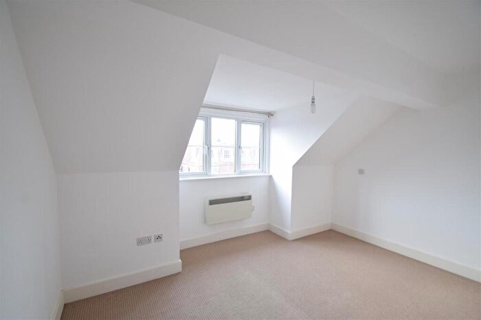 1 Bedroom Flat To Rent In Howardsgate, Welwyn Garden City, Hertfordshire, AL8