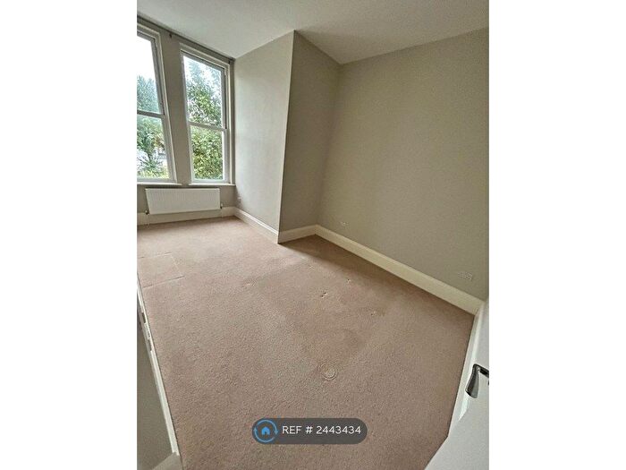 2 Bedroom Flat To Rent In Courtlands Place, Eastbourne, BN21