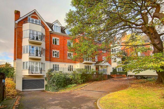 2 Bedroom Flat To Rent In Wimbledon Hill Road, London, SW19
