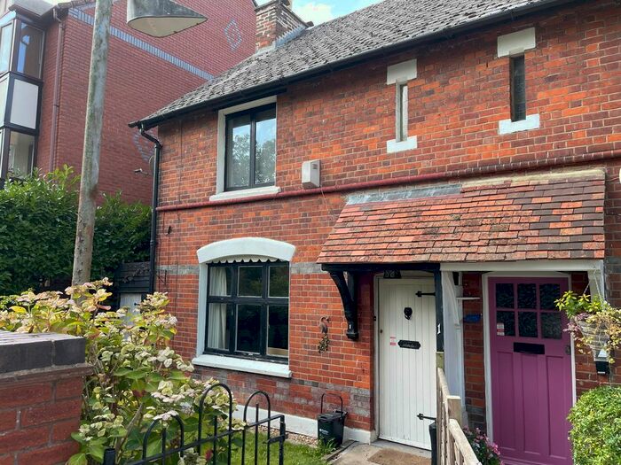 3 Bedroom Semi-Detached House To Rent In Mill Road, Caversham, Reading, RG4