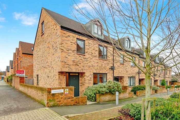 3 Bedroom End Of Terrace House For Sale In Hythe Terrace, Merstham, Redhill, RH1