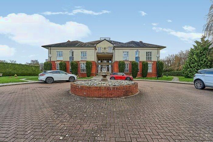 2 Bedroom Flat To Rent In Mead Lane Dockett Moorings, Chertsey, KT16