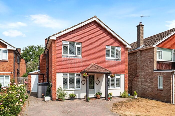 4 Bedroom Detached House For Sale In Elizabeth Gardens, Sunbury, TW16