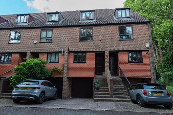 4 Bedroom Terraced House For Sale In Sycamore Way, Teddington, TW11