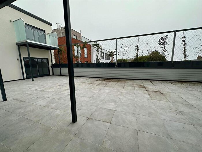 2 Bedroom Flat For Sale In Cherry View, Beech Road, Hadleigh, SS7