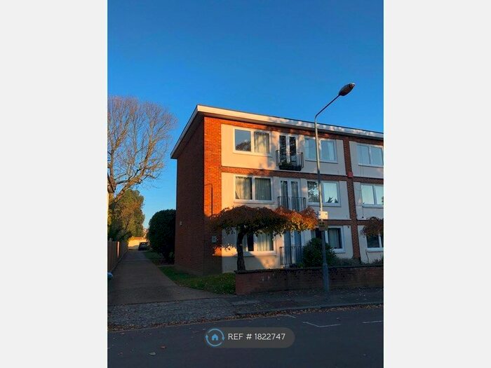 2 Bedroom Flat To Rent In Liskeard Gardens, London, SE3