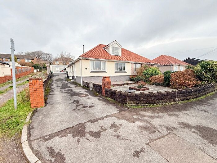 3 Bedroom Bungalow For Sale In Heol Y Plas, Fforest, SA4