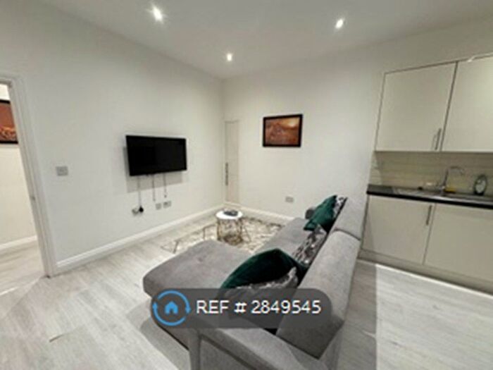 1 Bedroom Flat To Rent In Seaview Court, Walton On The Naze, CO14
