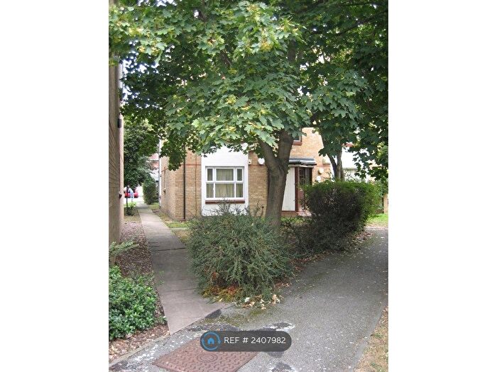 2 Bedroom Flat To Rent In Longfellow Way, London, SE1