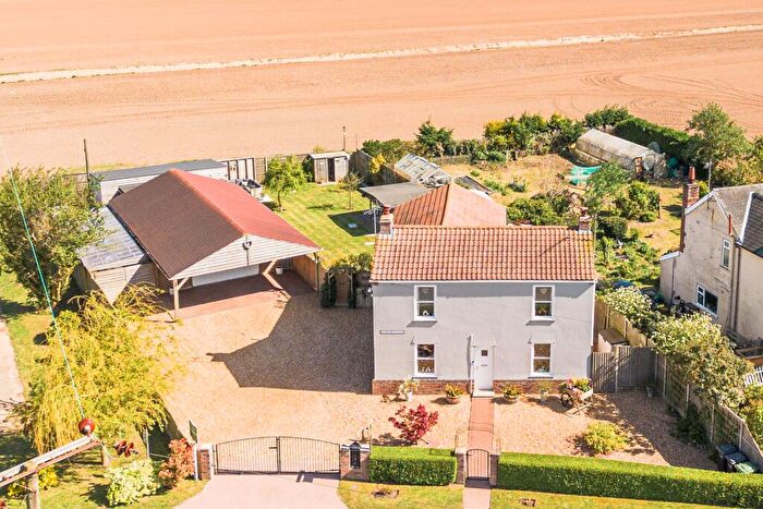 3 Bedroom Detached House For Sale In Country Cottage With Open-Field Views In Clenchwarton, PE34