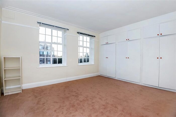 2 Bedroom Flat To Rent In Richmond Hill Court, Richmond, TW10