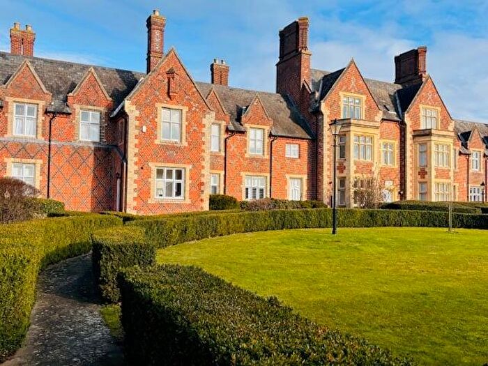 2 Bedroom Apartment For Sale In Grey Lady Place, Billericay, CM11