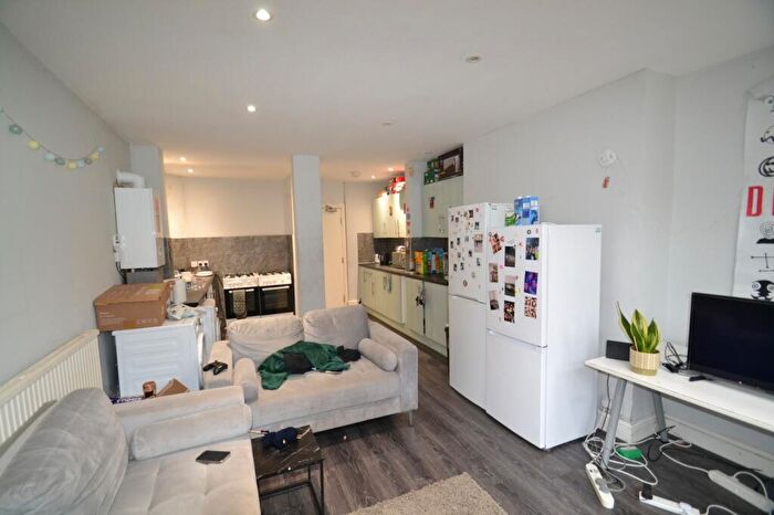 6 Bedroom House To Rent In Belgrave Avenue, Manchester, M14