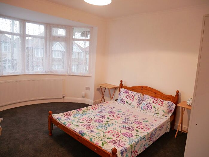 1 Bedroom Semi-Detached House To Rent In Alexandra Road, Hounslow, TW3