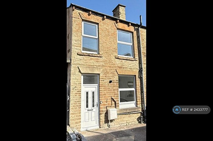 2 Bedroom Terraced House To Rent In The Nook, Cleckheaton, BD19