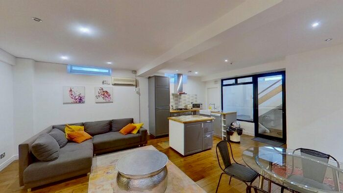 2 Bedroom Flat To Rent In Fullwood's Mews, Old Street, N1