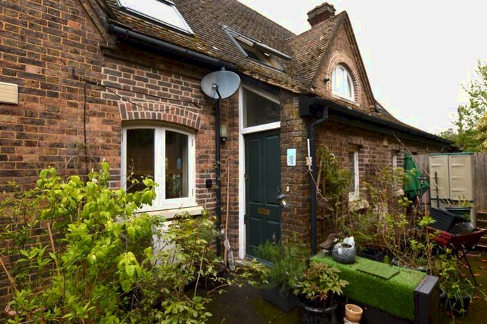 1 Bedroom Flat To Rent In Elm Lane, Tonbridge, TN10