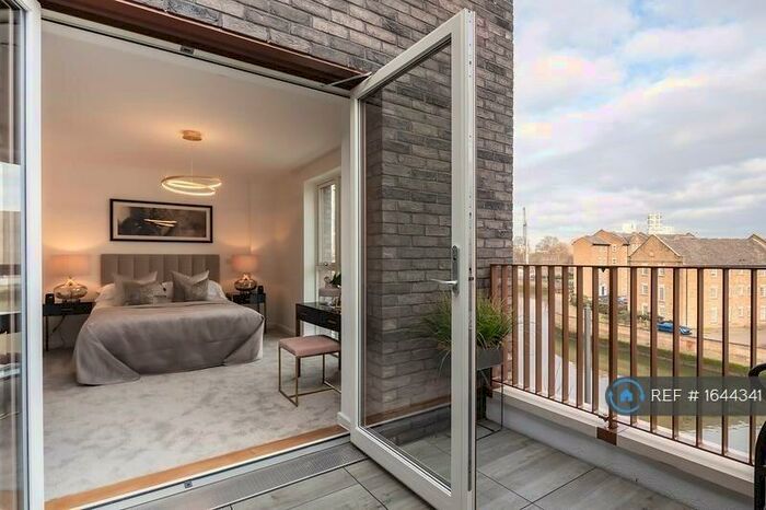 3 Bedroom Terraced House To Rent In Rope Walk, Barking, IG11