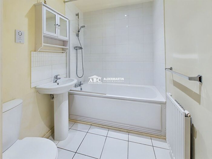 1 Bedroom Flat To Rent In Cameron Crescent, Edgware, HA8