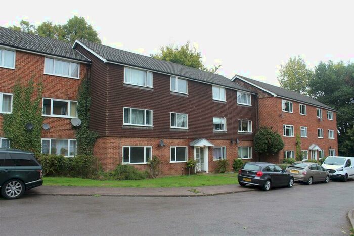 2 Bedroom Flat To Rent In Ridgeway Road, Redhill, RH1