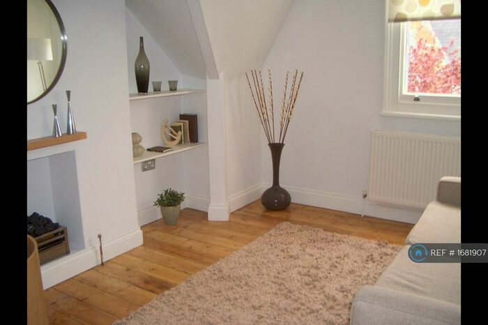 2 Bedroom Flat To Rent In Romola Road, London, SE24