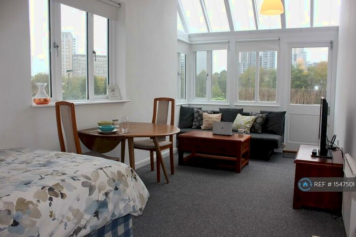 Studio To Rent In Kennington Lane, London, SE11