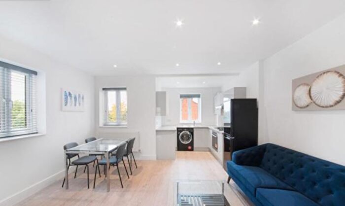 4 Bedroom Flat To Rent In Mitcham Road, London, SW17