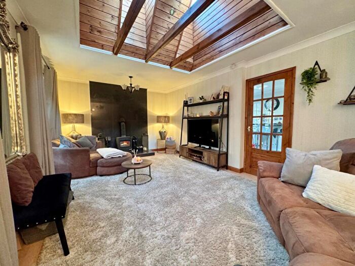 3 Bedroom Bungalow For Sale In Nicola Close, Bacup, Lancashire, OL13