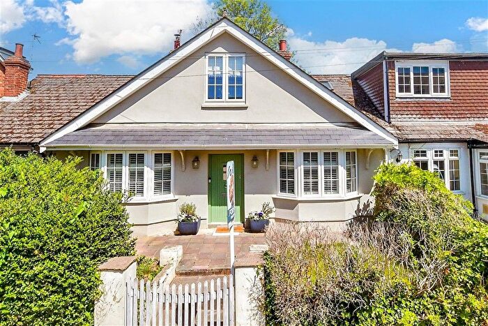 2 Bedroom Chalet For Sale In Sandling Lane, Penenden Heath, Maidstone, Kent, ME14