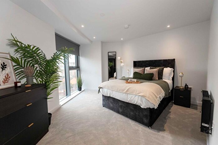 2 Bedroom Apartment To Rent In Bedroom Property In Liverpool City Centre, L1